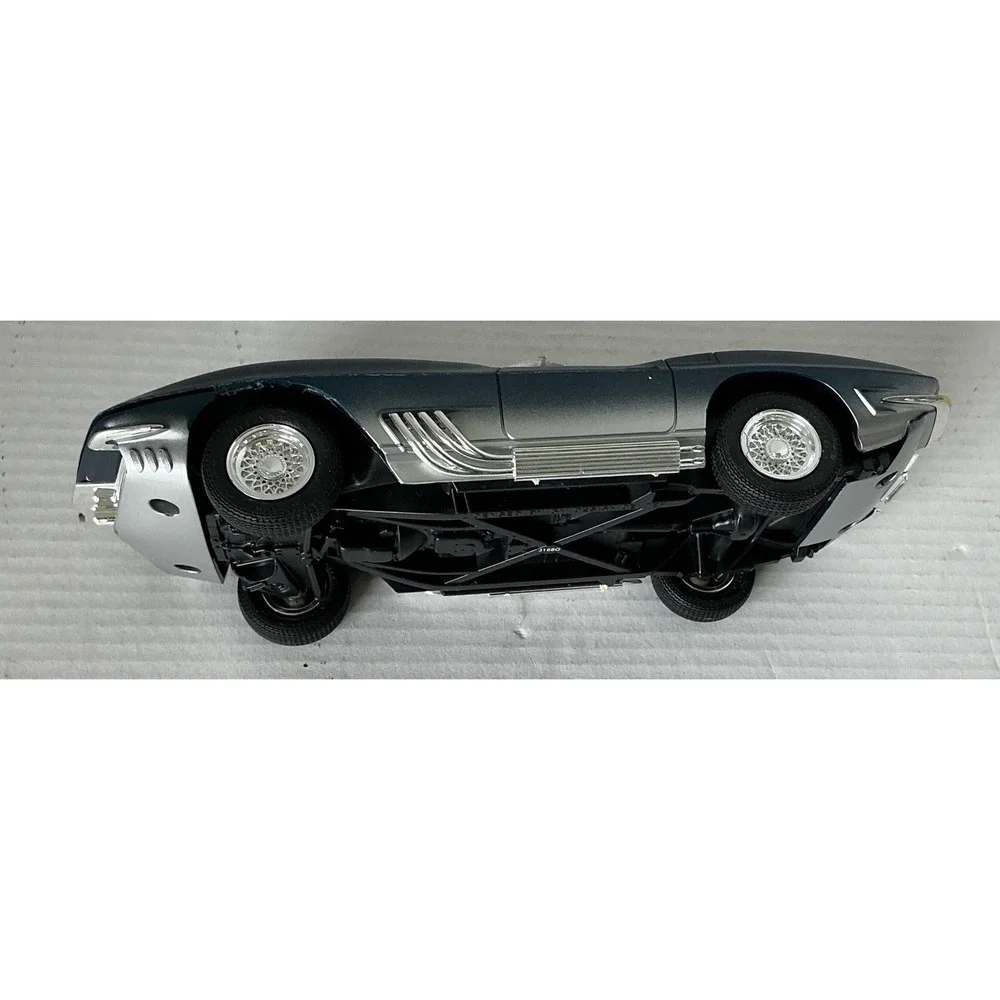 Chevrolet 1963 Corvette Stingray Mako Shark Diecast Car Blue 1:24 GM Licensed